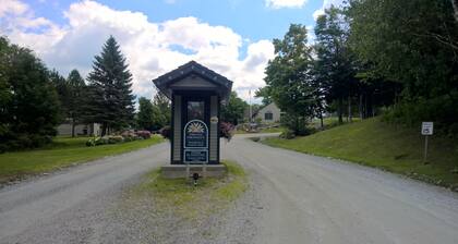 Winterplace 3 Br- Plenty Of Bedding- Great For Families 3 Bedroom Condo by RedAwning