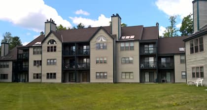 Winterplace 3 Br- Plenty Of Bedding- Great For Families 3 Bedroom Condo by RedAwning