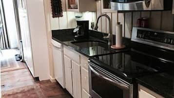 Nhà, 3 phòng ngủ | Bếp riêng | Lò nướng, dụng cụ pha cà phê/trà