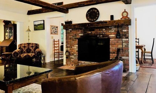 Unique Barn-style 3 Br Private 3 Bedroom Home