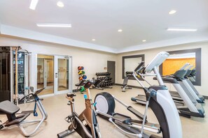 Fitness facility - La Quinta Inn & Suites by Wyndham Bloomington (Bloomington)