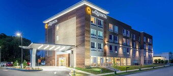 La Quinta Inn & Suites by Wyndham Bloomington