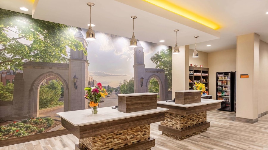 La Quinta Inn & Suites by Wyndham Bloomington