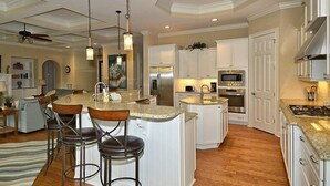 Private kitchen - Mooring Buoy 54 (Hilton Head Island)