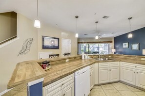 Stovetop, dishwasher, cookware/dishes/utensils - Ocean Breeze 47 (Hilton Head Island)