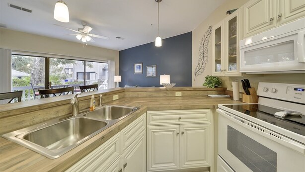 Stovetop, dishwasher, cookware/dishes/utensils - Ocean Breeze 47 (Hilton Head Island)