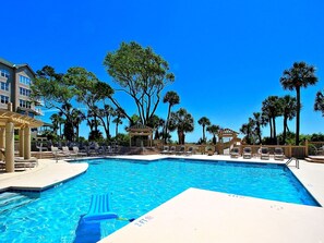 Outdoor pool - Hampton Place 6308 (Hilton Head Island)