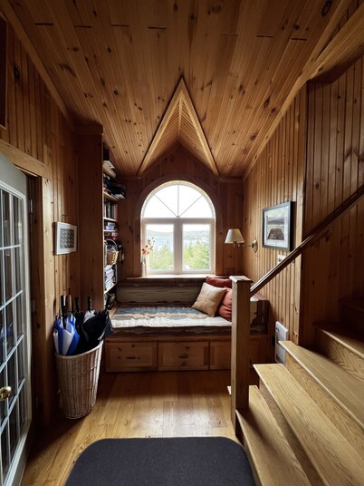 Tors Cove Pond Retreat 
