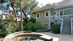 Outdoor spa tub - Ketch 5 (Hilton Head Island)