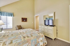 4 bedrooms, desk, free WiFi