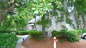 Unclassified image, 2 of 22, button - Fazio 52 (Hilton Head Island)