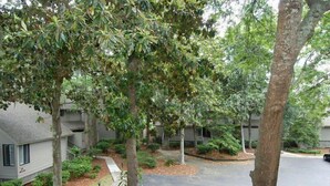 Unclassified image, 3 of 22, button - Fazio 52 (Hilton Head Island)