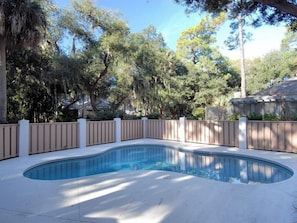 Outdoor pool - Oyster Catcher 9 (Hilton Head Island)