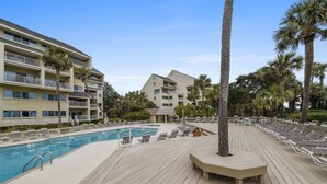 Outdoor pool - Captains Walk 421 (Hilton Head Island)
