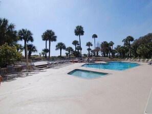 Outdoor pool - Captains Walk 421 (Hilton Head Island)