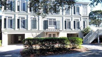 Bagian depan properti