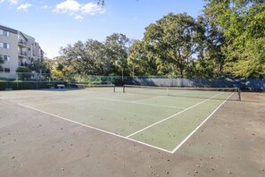 Tennis court - Forest Bch Villa 429 (Hilton Head Island)