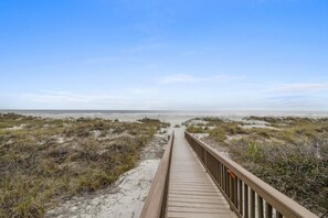 On the beach - Captains Walk 435 (Hilton Head Island)