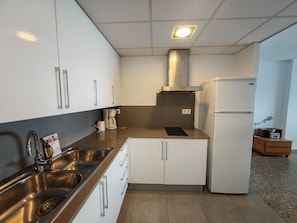 Fridge, microwave, stovetop, coffee/tea maker