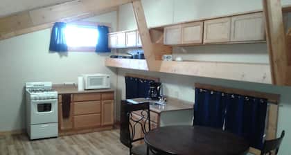 Big Horn Mountains Efficiency Apartment in loft