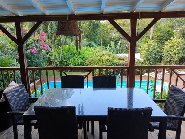Outdoor dining