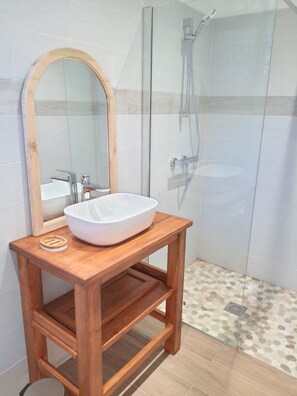 Shower, towels - Maison Forban - Villa Ti-Lolo (deshaies)