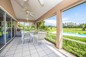 Outdoor dining - SWISS 30 - Golf Course (Clermont)