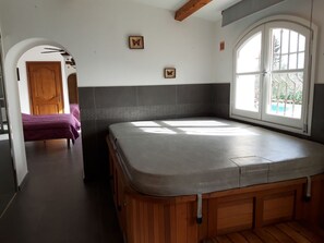 1 chambre, fer et planche à repasser, lit parapluie, Wi-Fi gratuit