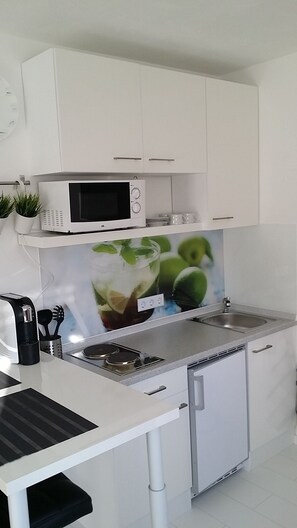 Apartamento, várias camas | Cozinha privada | Geladeira grande, micro-ondas, cooktop, máquina de café expresso