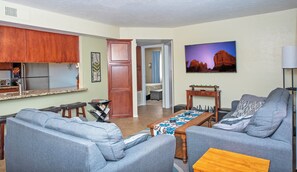 Smart TV, DVD player, books, smart speakers - Red Rock Escape - prime Sedona condo near trails, restaurants & shopping! (Sedona)