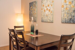 Dining - Red Rock Escape - prime Sedona condo near trails, restaurants & shopping! (Sedona)