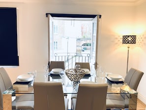 Deluxe House, Multiple Beds, City View | In-room dining - Grand Kensington House (London)