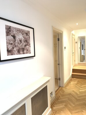 Deluxe House, Multiple Beds, City View | Living area