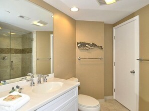 Bathroom - Barrington Court 311 (Hilton Head Island)