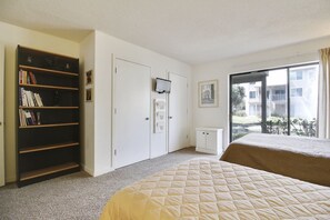 2 bedrooms, desk, free WiFi - Courtside 91 (Hilton Head Island)