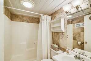 Bathroom - Breakers 127 (Hilton Head Island)