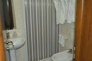 Individually decorated, individually furnished, desk, free WiFi - B&B Vecchio Porto (Catania)