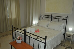 Individually decorated, individually furnished, desk, free WiFi - B&B Vecchio Porto (Catania)