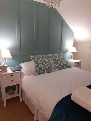 Kahden hengen huone | Yksilöllisesti sisustettu, vuodevaatteet