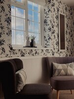 Individually decorated, bed sheets