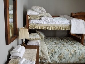 5 bedrooms, iron/ironing board, free WiFi, bed sheets