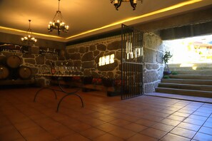 المنشأة من الداخل