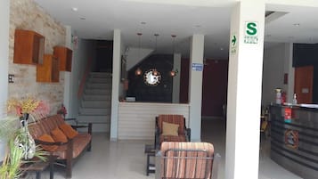 Quầy tiếp tân