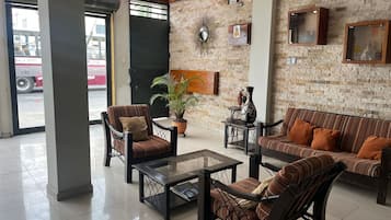 32-inch LCD TV with cable channels, TV