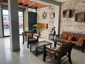 Televisión LCD 32 pulgadas con canales de televisión por cable