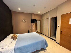 华丽客房, 1 张大床 | 免费 WiFi、床单