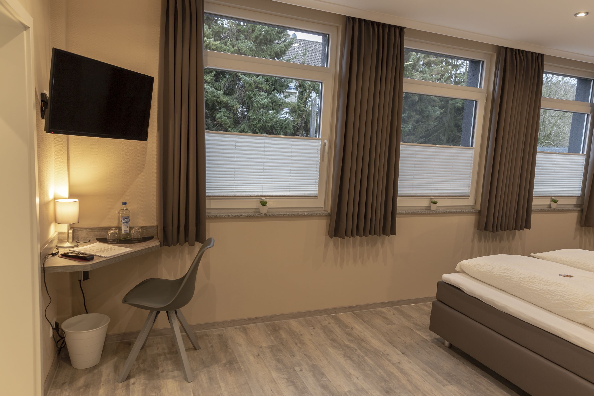 comfort double room | hypo-allergenic bedding, desk, free wifi, bed sheets