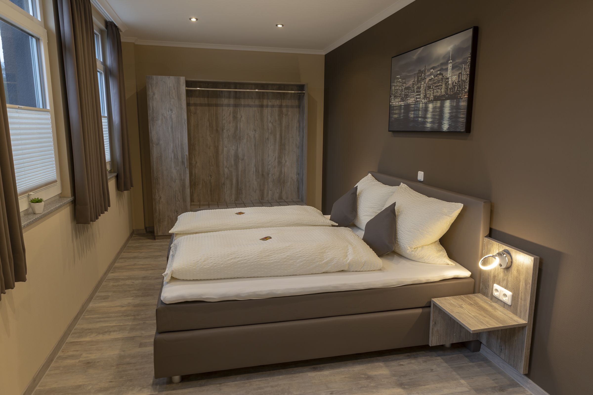 comfort double room | hypo-allergenic bedding, desk, free wifi, bed sheets