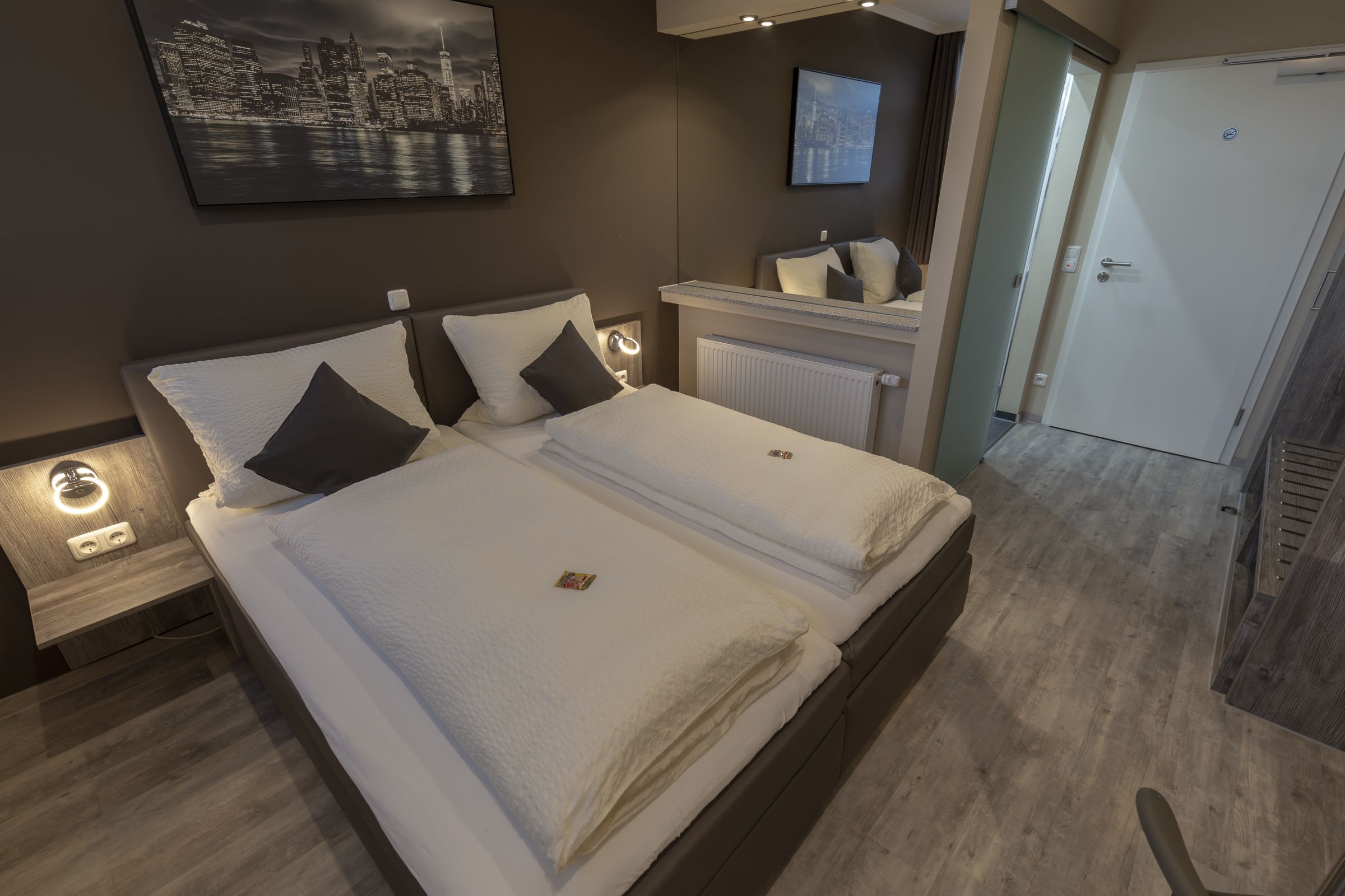 standard double or twin room | hypo-allergenic bedding, desk, free wifi, bed sheets