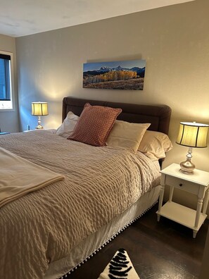 3 bedrooms, desk, free WiFi, bed sheets